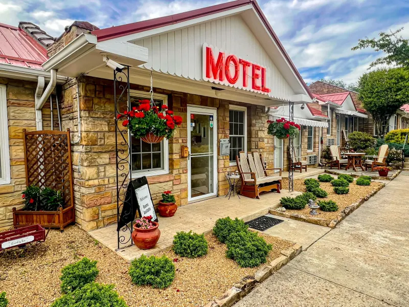 Carolina Country Inn front view